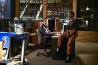 Navy CIS – Timothy McGee (Sean Murray, l.); Kasie Hines (Diona Reasonover, r.)