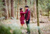Sturm der Liebe – Olivia (Soraya Bouabsa, l.) hat Angst davor, dass Elias (Orlando Lenzen, l.) ins Gefängnis kommt.