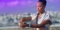 Spellbound - Verzaubert in Paris – Cece (Hailey Romain) vollzieht einen Wasserzauber, um in den Hexenzirkel aufgenommen zu werden.