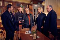 Heldt – Heldt (Kai Schumann, l.), Mario Korthals (Steffen Will, 2.v.l.), Staatsanwältin Ellen Bannenberg (Janine Kunze, 2.v.r.) und Hauptkommissar Grün (Timo Dierkes, r.) bekommen es mit der berüchtigten Kommissarin Herzel (Sybille J. Schedwill, M.), genannt "Die Fränkin", zu tun.