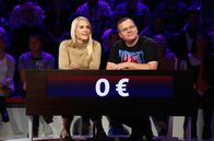 Wer weiß denn sowas? – Moderatorin Judith Rakers (l.) bilden ein Rateteam.
