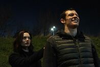 The Capture – Ist von Shauns Schuld nicht mehr überzeugt: Holliday Grainger als DI Rachel Carey, Callum Turner als Shaun Emery