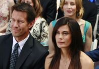 Desperate Housewives – Noch ahnt Mike (James Denton, l.) nicht, was Susan (Teri Hatcher, r.) mit ihm vor hat ...