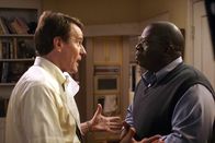 Malcolm mittendrin – Hal (Bryan Cranston, l.) und Abe (Gary Anthony Williams, r.) versuchen einen Weg zu finden, um Stevie zu beruhigen ...