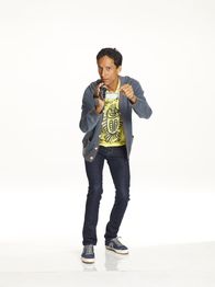 Community – (2. Staffel) - Mit in der Lerngruppe: der etwas schräge Abed Nadir (Danny Pudi) ...