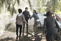 Scorpion – v.r.) und Paige (Katharine McPhee, r.) selbst in Lebensgefahr ...