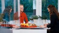Die Ernährungs-Docs – Mit Hilfe der Technik ein Leben lang histaminarm essen: Ernährungs-Docs Matthias Riedl rät Lisa S. eine App zu nutzen, die den Histamingehalt für einzelne Lebensmittel anzeigt.