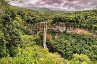Verrückt nach Meer – Neben atemberaubenden Stränden findet man auf Mauritius auch einen faszinierenden Urwald mit vielseitigen Wasserfällen. Weiteres Bildmaterial finden Sie unter www.br-foto.de