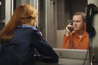 Desperate Housewives – Während Gaby alle Hebel in Bewegung setzt, damit sich Carlos besser fühlt, erhält Bree (Marcia Cross, l.) von Paul Young (Mark Moses, r.) eine schockierende Nachricht ...