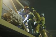 Code Black – Code Black Staffel 2, Folge 14 Um einen Patienten zu retten, muss Dr. Savetti seine Höhenangst überwinden: Benjamin Hollingsworth als Dr. Mario Savetti. Copyright: SRF/2016 ABC Studios