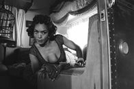 American Horror Story – (4. Staffel) - Hat bei den Mitgliedern der Freak Show eine neue Familie gefunden: Deiree Dupree (Angela Bassett) ...