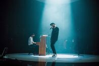 MDR Sputnik präsentiert – Mark Forster (Wenn Mark Forster seine musikalischen Freunde trifft, um gemeinsam Musik zu machen, dann ist „Friends of …“-Zeit bei MDR SPUTNIK. Die exklusive und hochwertig produzierte Sendung aus dem Carl-Maria-von-Weber-Theater in Bernburg ist zu erleben00 Uhr bei MDR SPUTNIK, MDR JUMP und MDR TWEENS sowie bei Fritz vom rbb, N-JOY vom NDR und Bayern 3 vom BR. Außerdem wird die Aufzeichnung ab 17. Dezember in der ARD Mediathek zu sehen und in der ARD Audiothek zu hören sein sowie auf dem YouTube-Kanal von Mark Forster ausgestrahlt. Das MDR-Fernsehen zeigt „Friends of Mark Forster“ am 22. Januar 2022.)