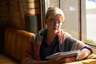 Conversations with Friends – Die Agentin Valerie (Kerry Fox) erkennt Talent, wenn sie es sieht. Deshalb macht sie einer aufstrebenden Autorin ein verlockendes Angebot.