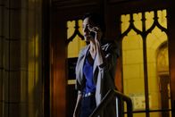 MacGyver – Während MacGyver und Jack Dalton im Zug Whisleblowerin Katharina vor dem Killerkommando beschützen, versucht Chefin Patricia Thornton (Sandrine Holt) den Drahtzieher und illegalen Waffenhändler Eric Wexler ausfindig zu machen ...