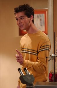 Malcolm mittendrin – Reese (Justin Berfield) ist bei dem Experiment verständlicherweise keine große Hilfe. Doch zufällig gelingt es ihm, das Enzym herzustellen ...