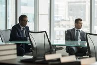 Bull – Als Benny (Freddy Rodriguez, r.) von seiner Vergangenheit eingeholt und schließlich vom FBI verhaftet wird, weil er Beweise in einem früheren Falll gefälscht haben soll, lässt Bull (Michael Weatherly, l.) nichts unversucht, um seinen alten Freund wieder frei zu bekommen ...