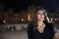 The Royals – König Simon ist gestorben - doch was bedeutet das für Königin Helena (Elizabeth Hurley)...