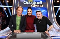 Quizduell-Olymp – Moderatorin Esther Sedlaczek (M.) mit den Kandidaten des Teams "Witz": Olaf Schubert (l.) und Markus Krebs (r.).