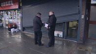 Die Zwangsvollstrecker – Trotzdem haben die Eigentümer der Immobilien ein Recht darauf, dass man ihnen pünktlich ihr Geld überweist. Und sollte dies - wie in einem Fall im Südlondoner Bezirk Thornton Heath - über einen längeren Zeitraum nicht geschehen, droht den säumigen Kandidaten eine Zwangsräumung.