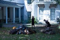 American Horror Story – Als Nan (Jamie Brewer, r.) eine wahre Horrornacht erlebt, heckt Fiona (Jessica Lange, l.) einen eiskalten Plan aus ...