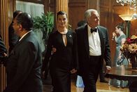 Navy CIS – Ziva (Cote de Pablo, M.) geht zusammen mit Tony Sr. (Robert Wagner, r.) undercover auf eine Party, um Hinweise für einen Mordfall zu bekommen, doch alles droht schiefzugehen, als einer der Gäste Ziva wieder erkennt ...