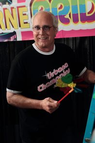 Community – Seine Feuchttücher kommen so gut an, dass Pierce (Chevy Chase) beschließt, eine Schwulenparty in Greendale zu geben, um den Verkauf anzukurbeln. Alles läuft nach Plan, bis sein strenger Vater Cornelius Hawthorn auftaucht ...