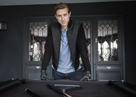 Detective Grace – Der wohlhabende Geschäftsmann Kit Bishop (Arthur Darvill, l.), dessen Frau ermordet wurde, verhält sich sehr ungewöhnlich.