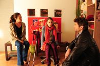 SOKO Stuttgart – Jo Stoll (Peter Ketnath, r.), Selma Kirsch (Yve Burbach, l.) und Linda Königs (Anna Julia Kapfelsperger, M.).