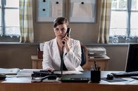 Der Bergdoktor – Lilli Gruber (Ronja Forcher) unterstützt ihren Vater in seiner Praxis, doch die Begeisterung hält sich in Grenzen.
