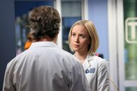Chicago Med – Sie muss sich durchsetzen: Steven Weber als Dr. Dean Archer, Jessy Schram als Dr. Hannah Asher