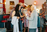 Tatort – Laura Lechner (Anna Grisebach, vorne, l.).