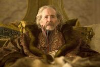 Der Sternwanderer – Der König von Stormhold (Peter O'Toole) hat nicht mehr lange zu leben. Seine vier verbliebenen Söhne kämpfen verbittert um den Thron, denn nur derjenige, der einen Diamanten zurück in einen Rubin verwandeln vermag, kann die Herrschaft über das Königreich erlangen ...