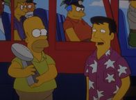 Die Simpsons – Wally (re.) erwischt Homer (li.), wie er den Superbowl mit nach Hause nehmen will.