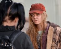 Navy CIS – Emma (Chloe Lanier, r.) muss auf der Straße leben, weil sie mit ihrer Familie nicht mehr klarkommt. Kann Abby (Pauley Perrette, l.) ihr helfen, ihr Leben wieder auf die Reihe zu bekommen?
