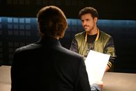 Der Alte – Im Verhör mit Michael Mang (Michael Fritz Schumacher, r.) versucht Caspar Bergmann (Thomas Heinze, l.) diesen aus der Reserve zu locken.