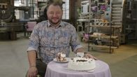 BesserEsser - Lege packt aus – Tiefkühltorten müssen auch nach dem Auftauen ihre Form behalten. Sebastian Lege zeigt, welche Tricks die Industrie bei tiefgekühlter Schwarzwälder Kirschtorte einsetzt.