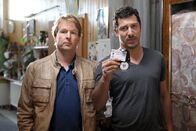 CopStories – (v.li.) Serge Falck (Lukas Moosburger), Fahri Yardim (Altan Uslu).