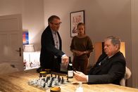 Der Staatsanwalt – Oberstaatsanwalt Bernd Reuther (Rainer Hunold, r.) gerät in einen Konflikt mit seinem alten Freund Hagen Freitag (Michael Roll, l.) und dessen Tochter Sandra Stein (Susanne Bormann, M.).