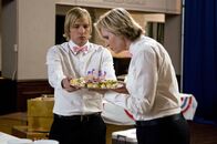 Party Down – Kyle Bradway (Ryan Hansen, l.); Constance Carmell (Jane Lynch, r.)