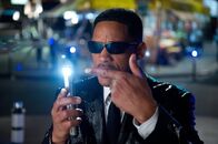 Men in Black 3 – Auch in der Vergangenheit geht nichts ohne das technische Gerät der Zukunft: Agent J (Will Smith) und sein Neutralisierer im Taschenformat.