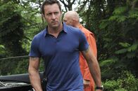 Hawaii Five-0 – L-R: Steve McGarrett (Alex O'Loughlin), Jason Sinclair (Randy Couture).