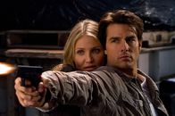 Knight and Day – Das CIA, das FBI und ein skrupelloser Waffenhändler haben sich an ihre Fersen geheftet: June (Cameron Diaz, l.) und Roy (Tom Cruise, r.) ...