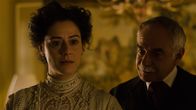 Grand Hotel – l-r : Sofía Alarcón(Luz Valdenebro,l),Ayala(Pep Anton Muñoz,r)