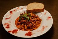 Zu Tisch ... – Schwammerlgulasch (Pfifferlinge) – ein Klassiker der österreichischen Küche.
