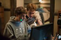The Social Network – Mark Zuckerberg (Jesse Eisenberg, l.), Dustin Moskovitz (Joseph Mazzello, r.)