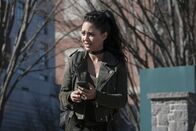 MacGyver – Während Riley (Tristin Mays) und ihr Team eine Whistleblowerin in Amsterdam obervieren, gerät die Situation plötzlich völlig außer Kontrolle und sie werden selbst zu den Gejagten ...