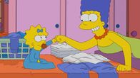 Die Simpsons – Maggie (l.); Marge (r.)