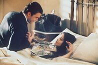 Original Sin – Bonnie Castle (Angelina Jolie) gibt sich als Julia Russell aus, um an Luis Antonio Vargas (Antonio Banderas) Geld zu gelangen.