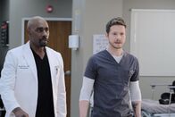 Atlanta Medical – Dr. Barrett Cain (Morris Chestnut, l.); Dr. Conrad Hawkins (Matt Czuchry, r.)