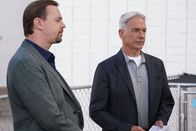 Navy CIS – L-R: Timothy McGee (Sean Murray) und Gibbs (Mark Harmon)